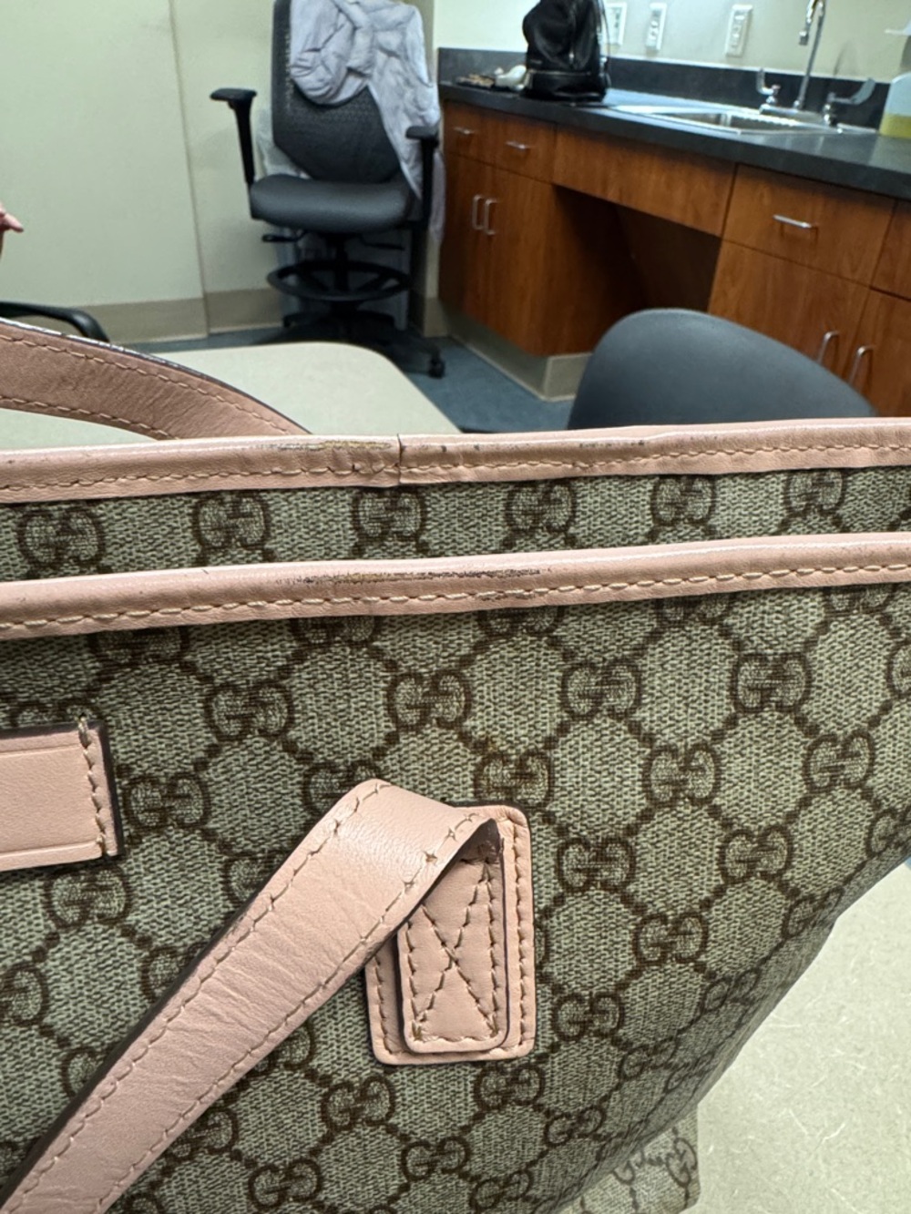 Gucci Beige GG Canvas Tote with Pink Leather Handles - Picture 2 of 3